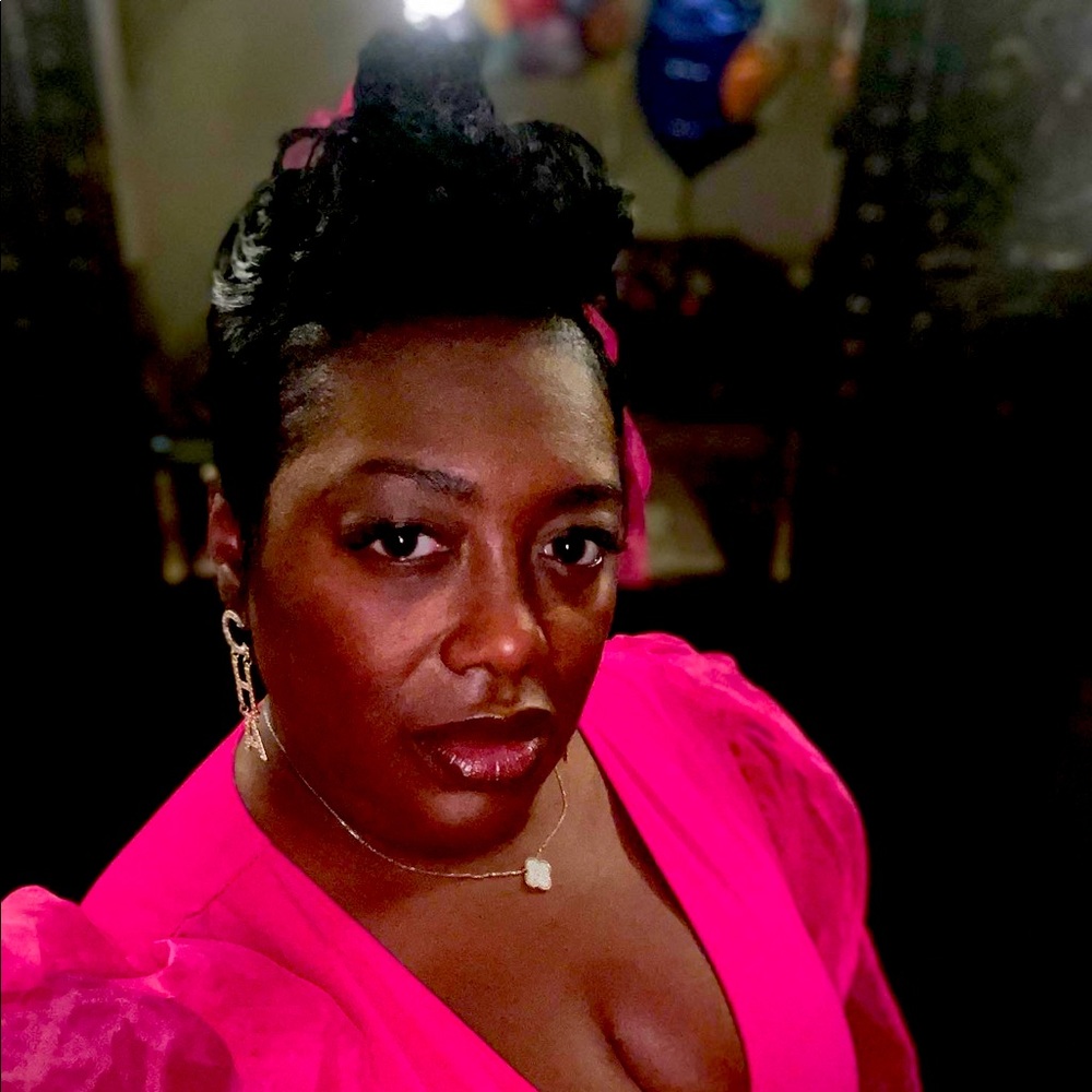 Meet your Posher, Janara